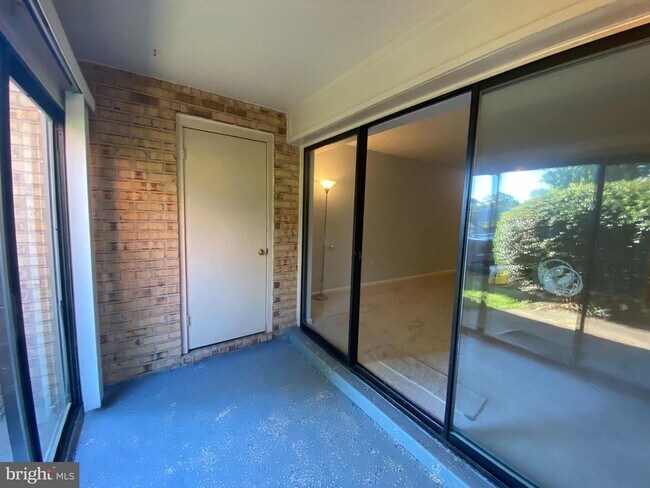 Building Photo - 10218 Bushman Dr