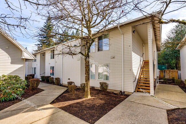 Building Photo - Spacious Pet-Friendly Ground Level Unit w/ Parking Included!