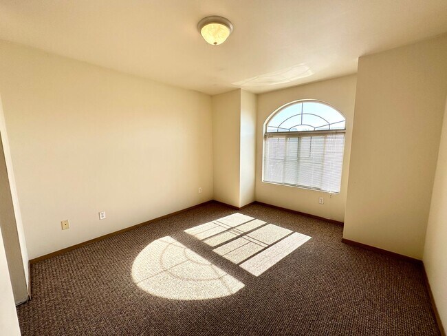 Building Photo - 2107 Yellowstone St