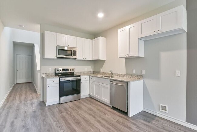 Building Photo - $1650! Fort Worth Duplex NOW LEASING for a July Move-In!
