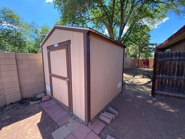Building Photo - 3 Bedroom Single Story Home Available Near...