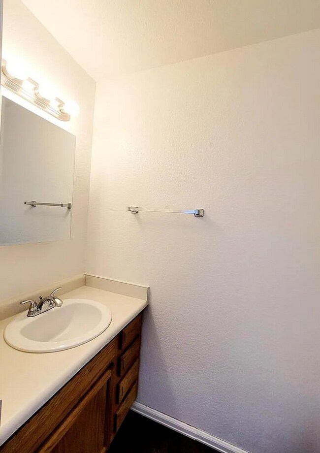 Building Photo - 1707 Oakshire Ln