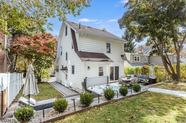 Building Photo - 152 Essex Ave