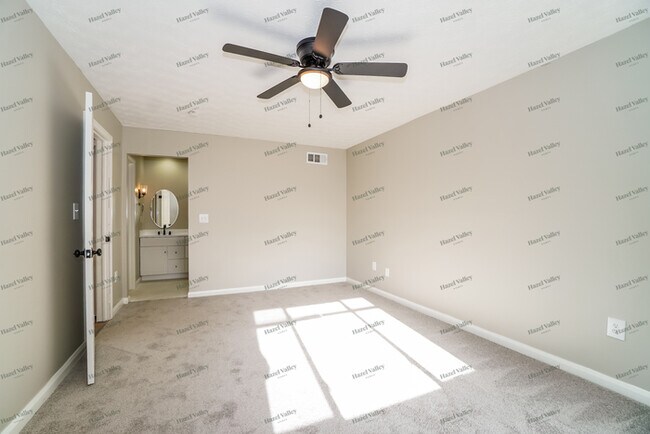 Building Photo - 6330 Fence Row Ln