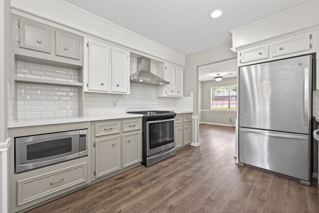 Building Photo - 105 Glenmora Ct