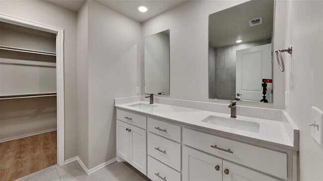 Building Photo - 12700 Elba Dr