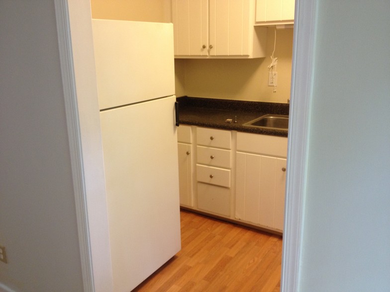Kitchen - 2527 Hydraulic Rd
