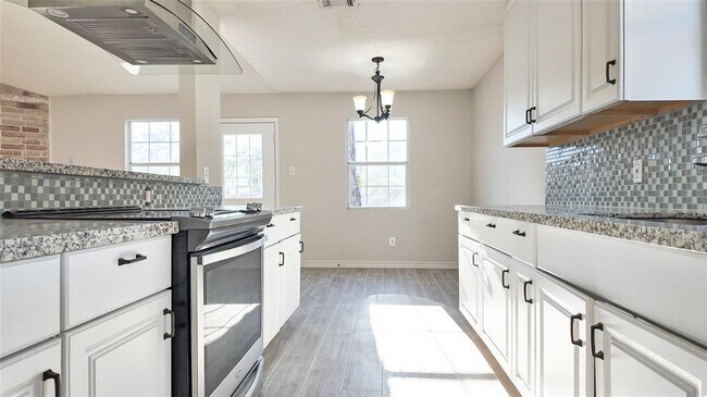 Building Photo - 4706 Glendower Dr
