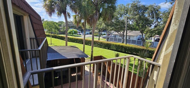 Building Photo - 11865 SW 11th Ct