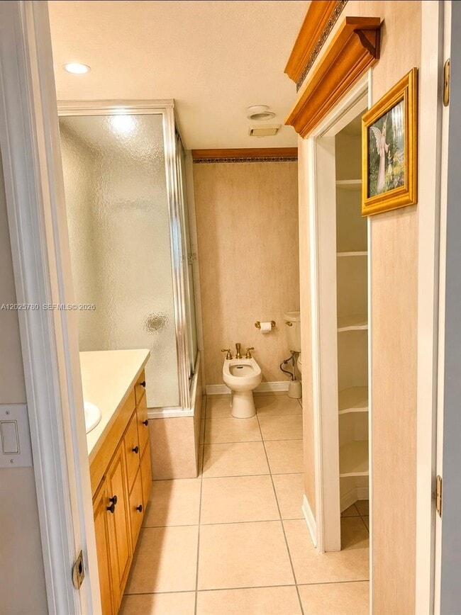 Building Photo - 3082 S Oakland Forest Dr
