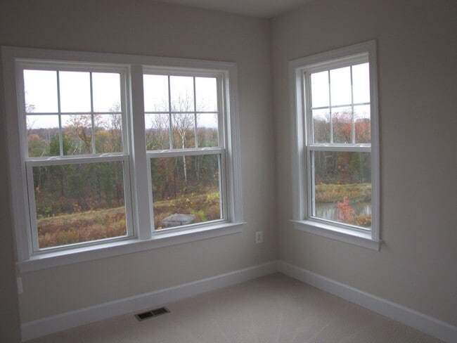 Building Photo - End Unit Townhouse Haymarket