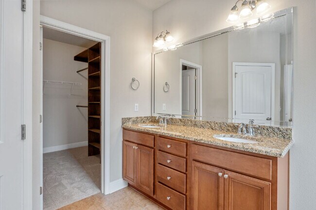 Building Photo - Crestview: 4 Bedrooms in Liberty Oaks