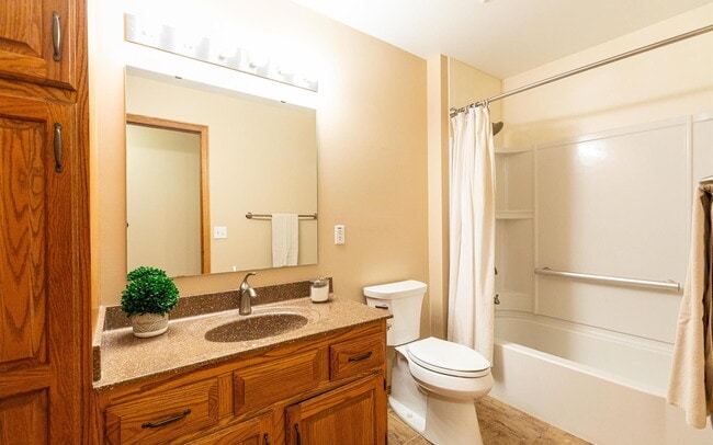 Building Photo - 878 Sky Ridge Dr