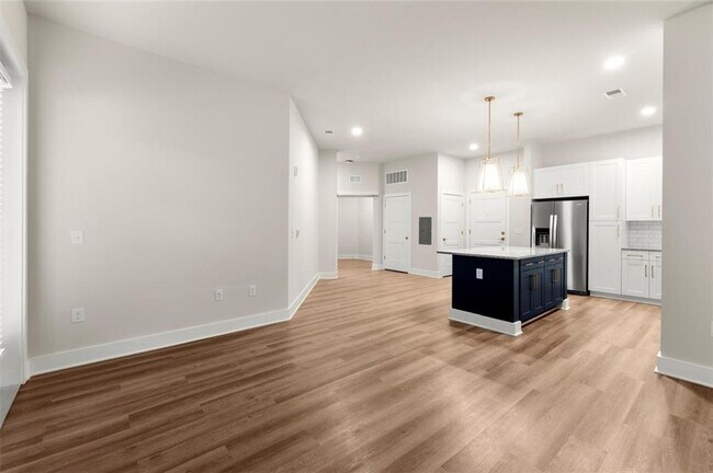 Building Photo - 2648 Sandy Plains Rd