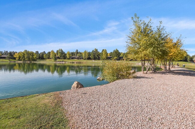 Building Photo - 2650 N Valley View Rd