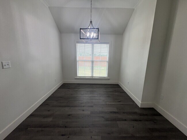 Building Photo - 405 Ranger St