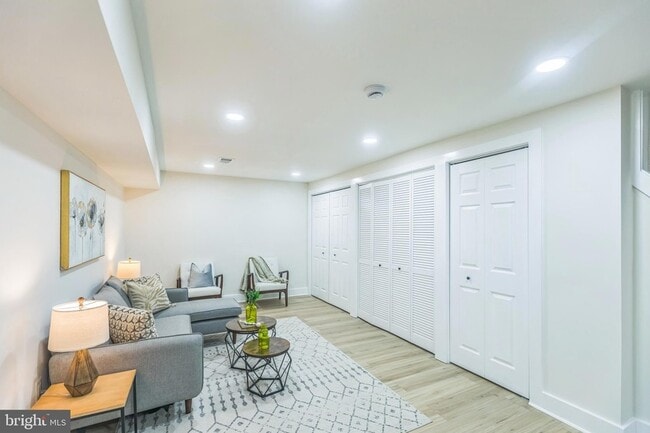 Building Photo - 1129 8th St NE