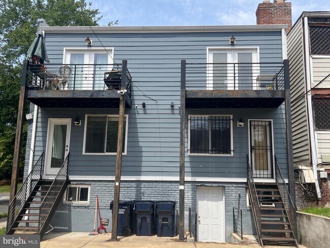 Building Photo - 1627 Holbrook St NE