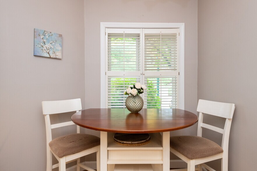 Building Photo - 178 Bishops Forest Dr