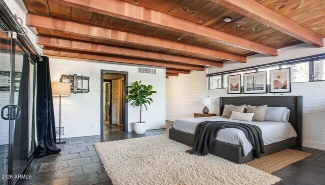 Building Photo - 902 W Verde Ln