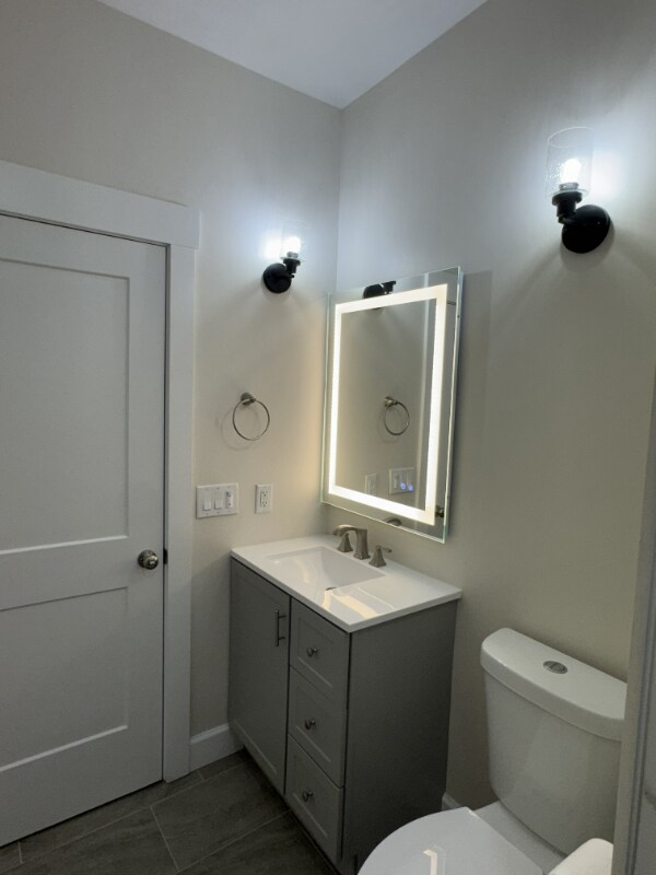 Building Photo - 632 Graham St