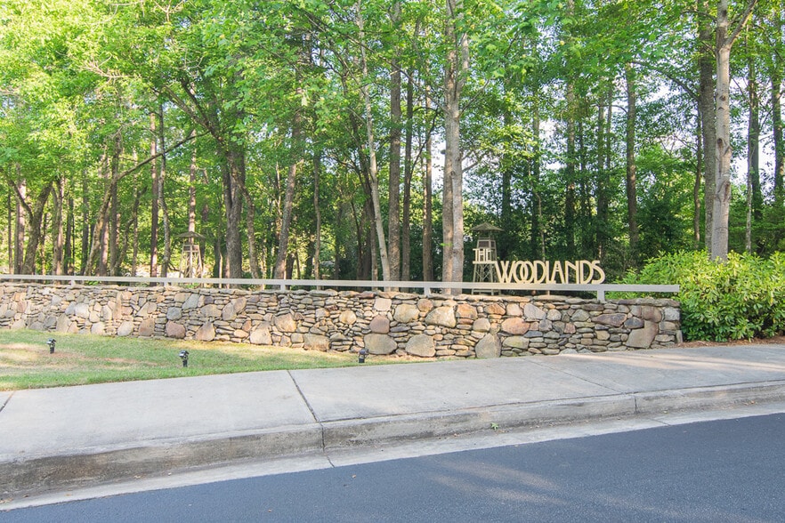 Building Photo - 490 Barnett Shoals Rd