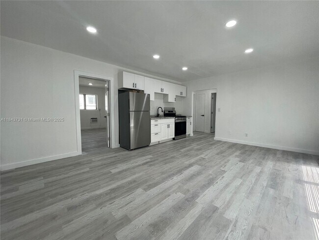 Building Photo - 316 Surfside Blvd