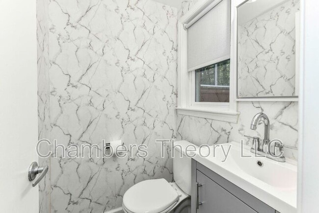 Building Photo - 9205 Hamilton Dr