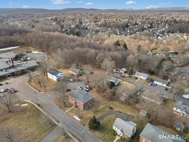 Building Photo - 63 Maynard St