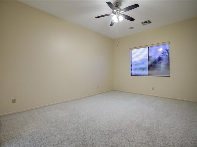 Building Photo - 3 Bedroom 2 Bathroom + Den   Gated Communi...