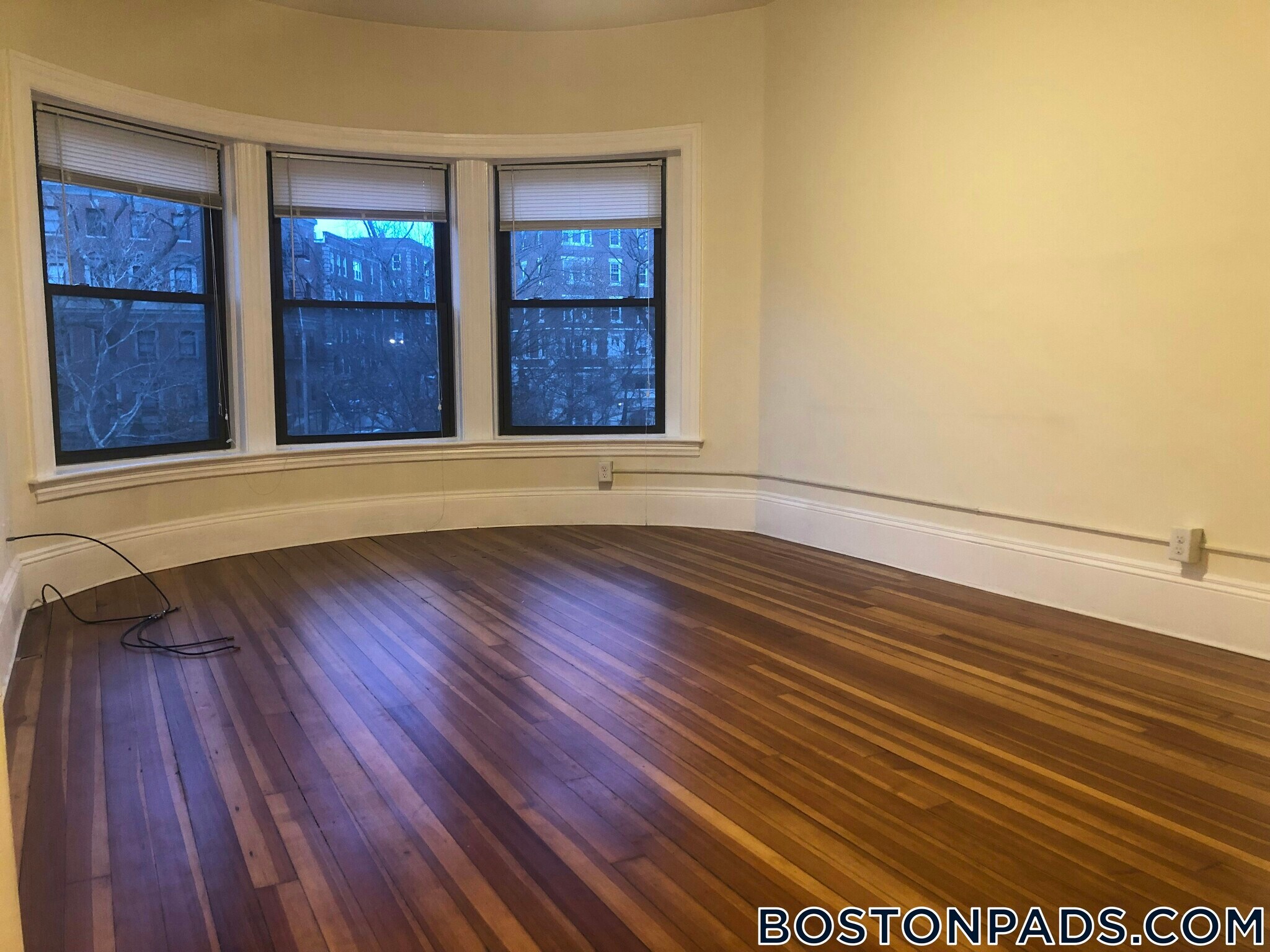 Building Photo - 1463 Beacon St