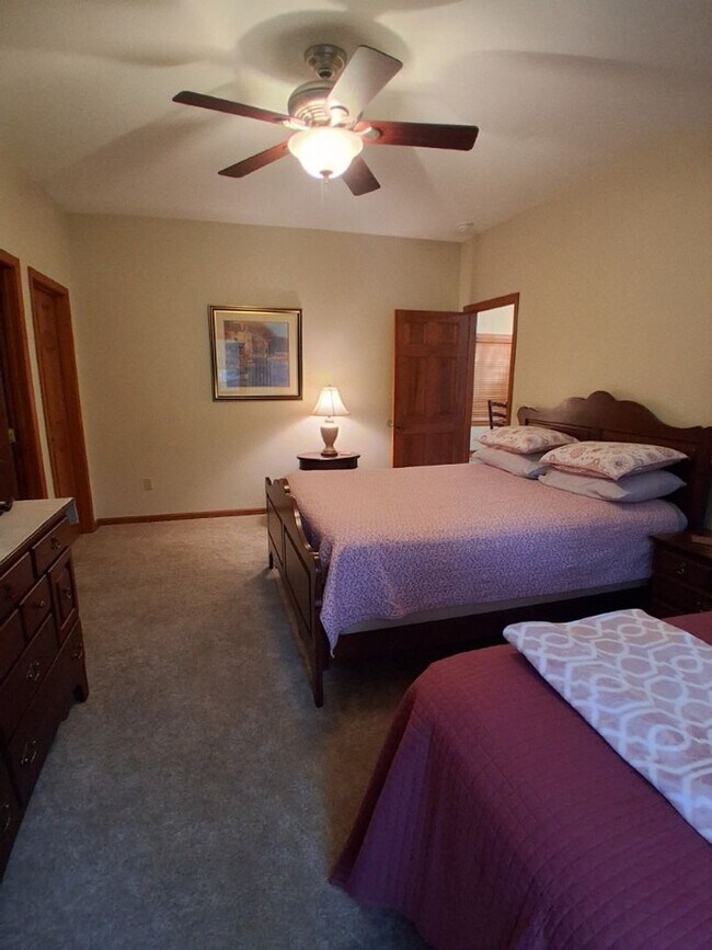 Building Photo - $1,800 - 2 Bed / 2 Bath Furnished Luxury Creekside Condo Overlooking 18th Fairway at SMCC