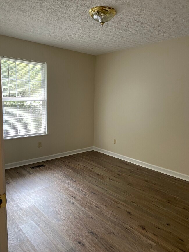 Building Photo - 409 Filter Plant Rd