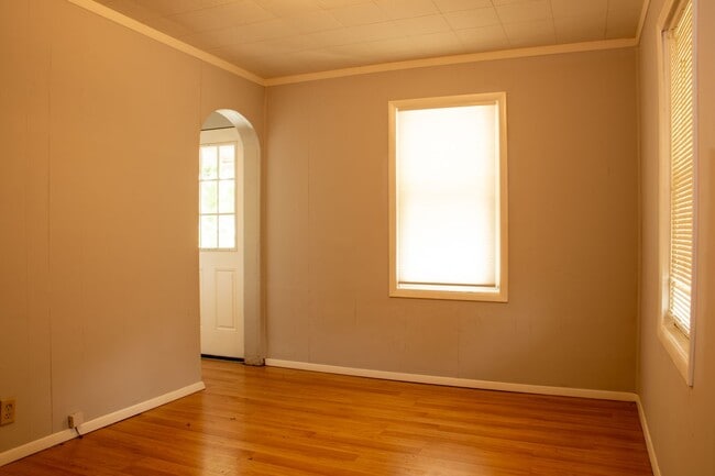 Building Photo - Two bedroom House in East Alton