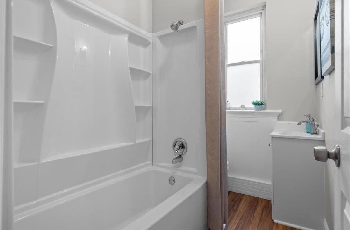 Bathroom - 5315 Devonshire Ave