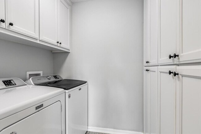 Building Photo - 100 Lido Cir