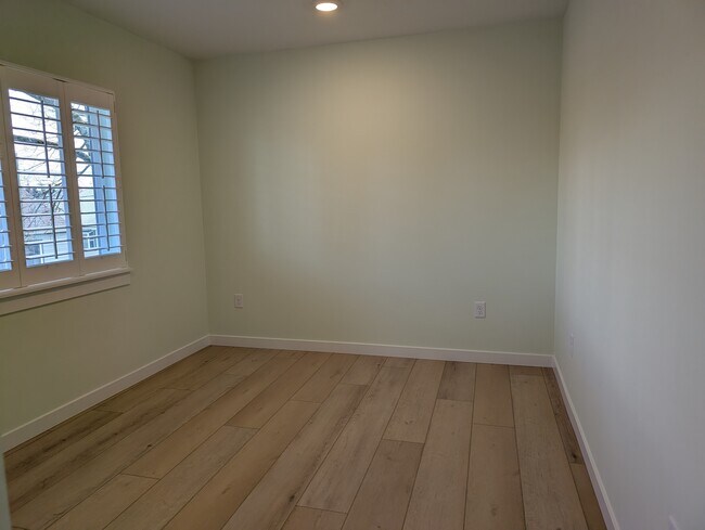 Building Photo - 2414 N Stevens St