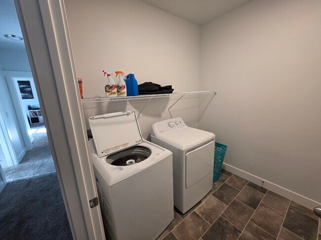 Building Photo - 415 N 360 W