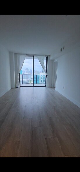 Building Photo - 121 NE 34th St