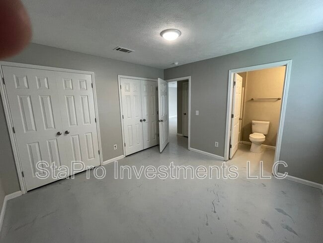 Building Photo - 343 Christine St