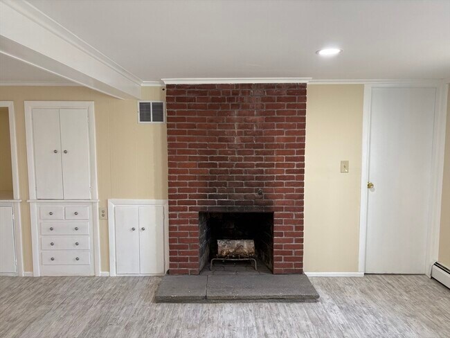 Building Photo - 150 W Wrentham Rd