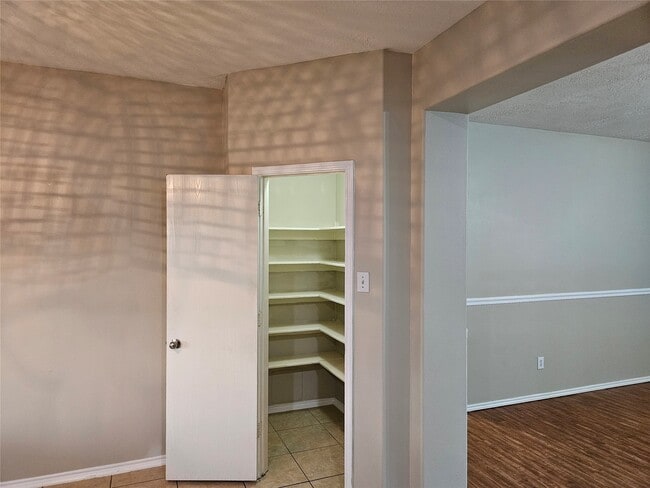 Building Photo - 13111 Cherryglade Ct