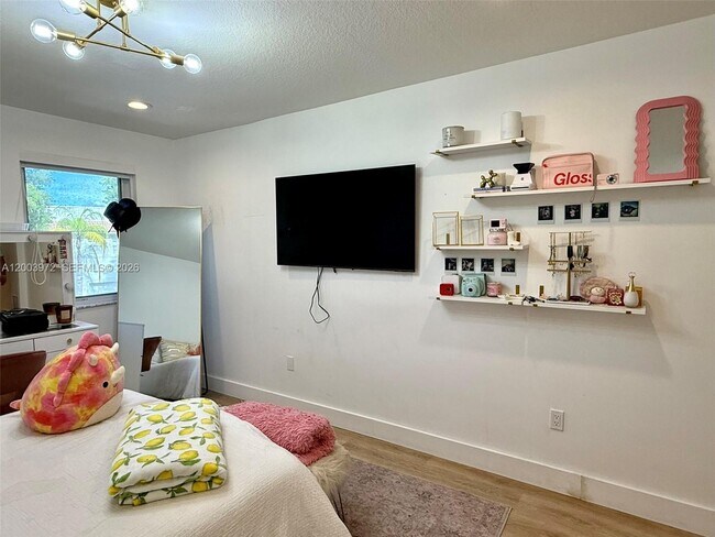 Building Photo - 6420 NW 109th Ave