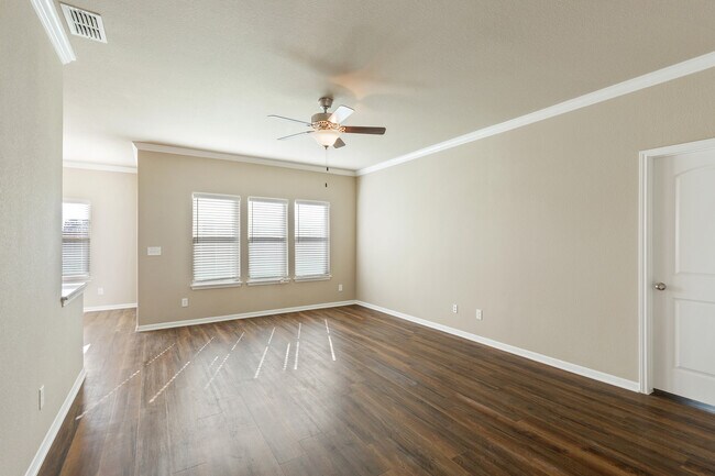 Building Photo - 623 Parkfield Ln