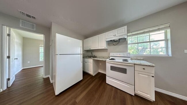 Building Photo - 425 F St