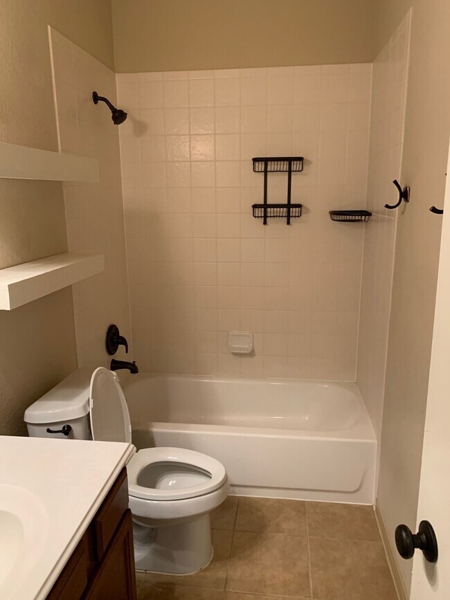 Building Photo - 18827 Cove Pointe Dr