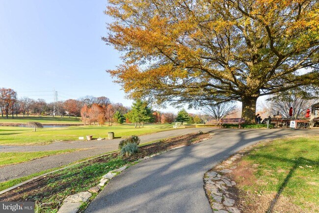 Building Photo - 2916 Bridgehampton Ct