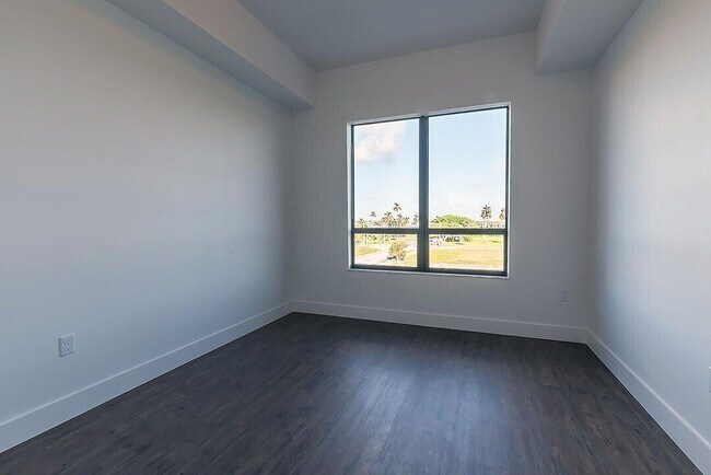 Building Photo - 312 23rd St