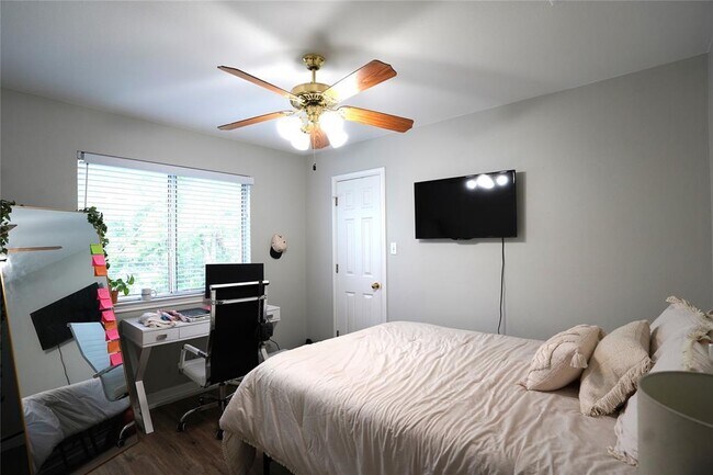 Building Photo - 1700 Constantino Cir