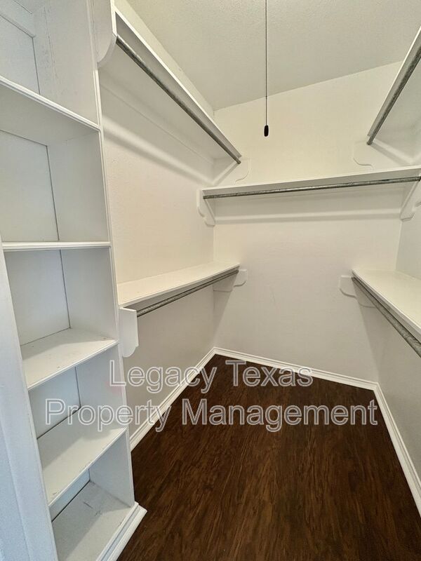 Building Photo - 1208 Lindsey Ln